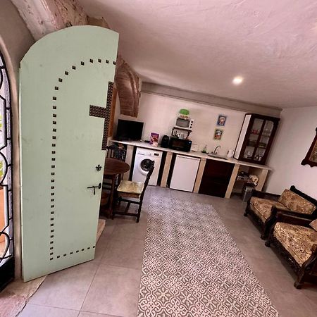Oliva Courtyard Guesthouse Экстерьер фото