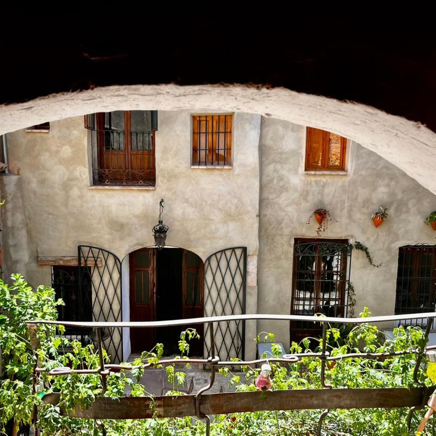 Oliva Courtyard Guesthouse Экстерьер фото