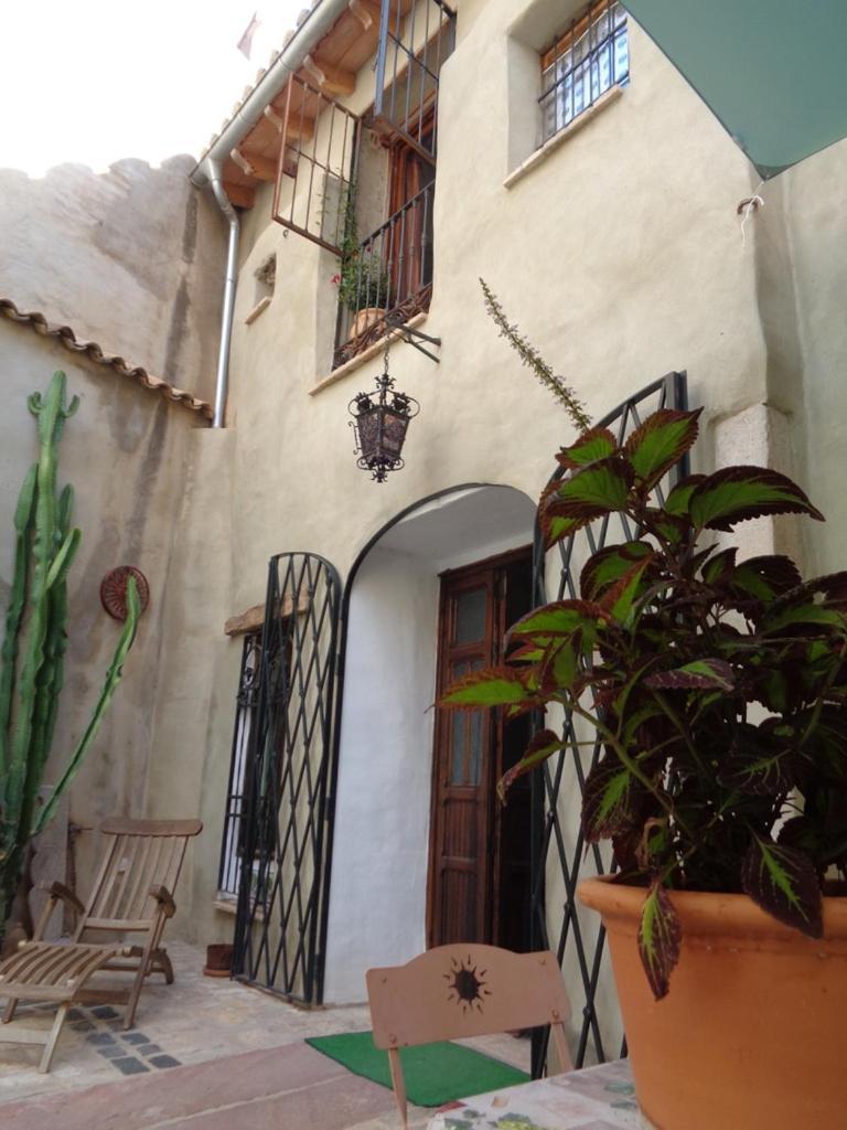 Oliva Courtyard Guesthouse Экстерьер фото
