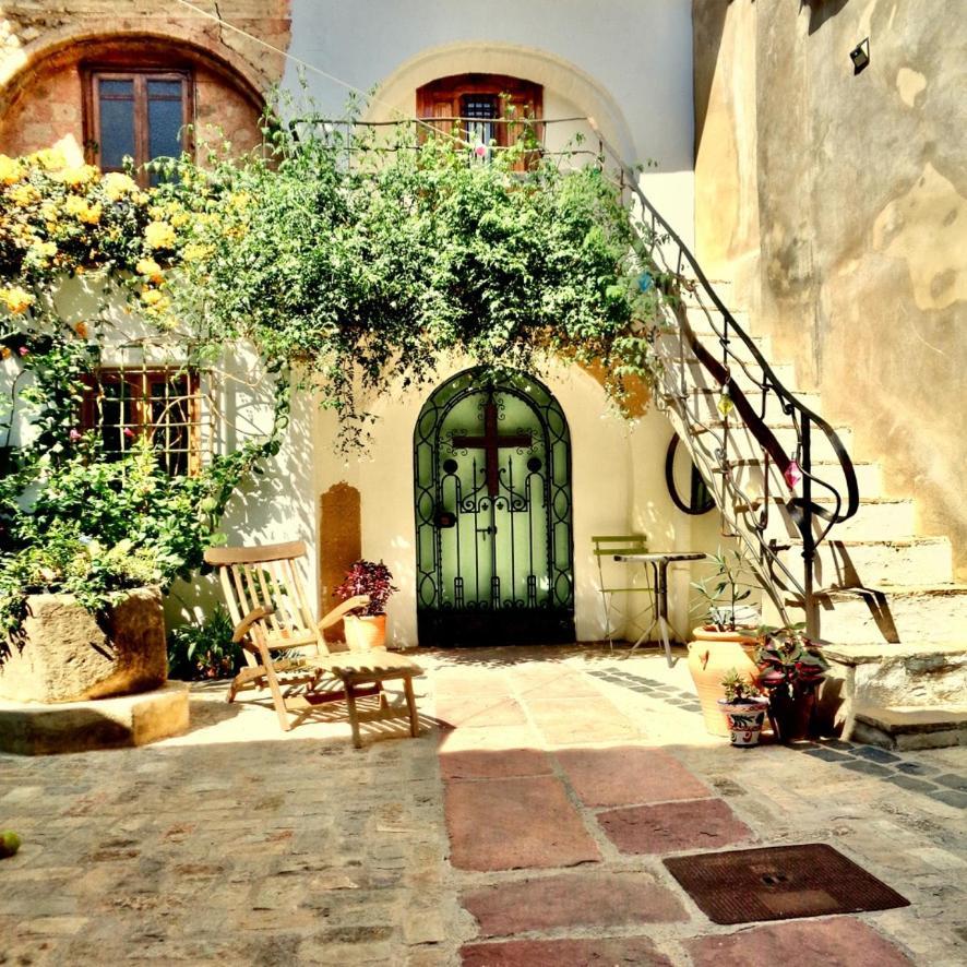 Oliva Courtyard Guesthouse Экстерьер фото