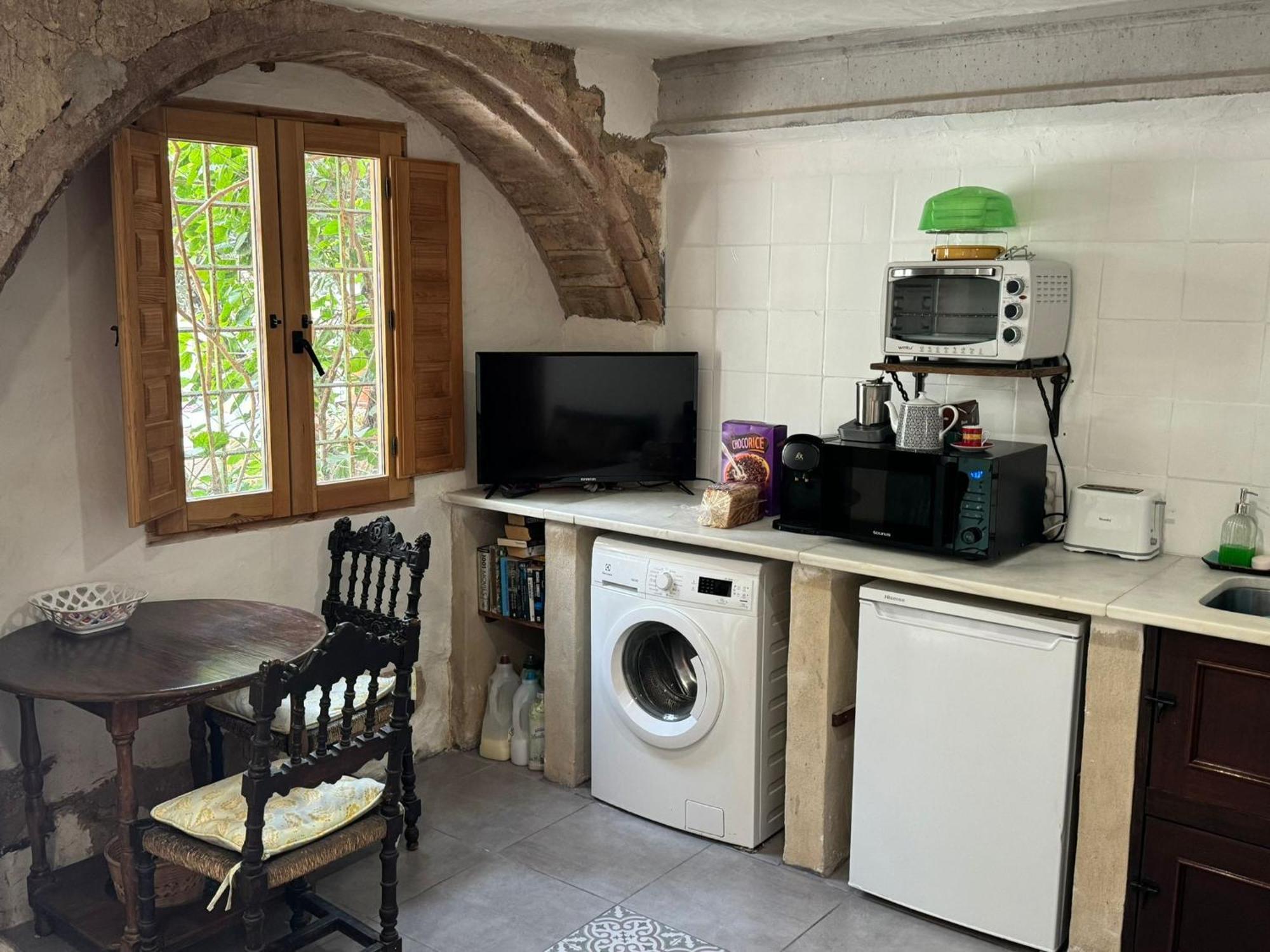 Oliva Courtyard Guesthouse Экстерьер фото