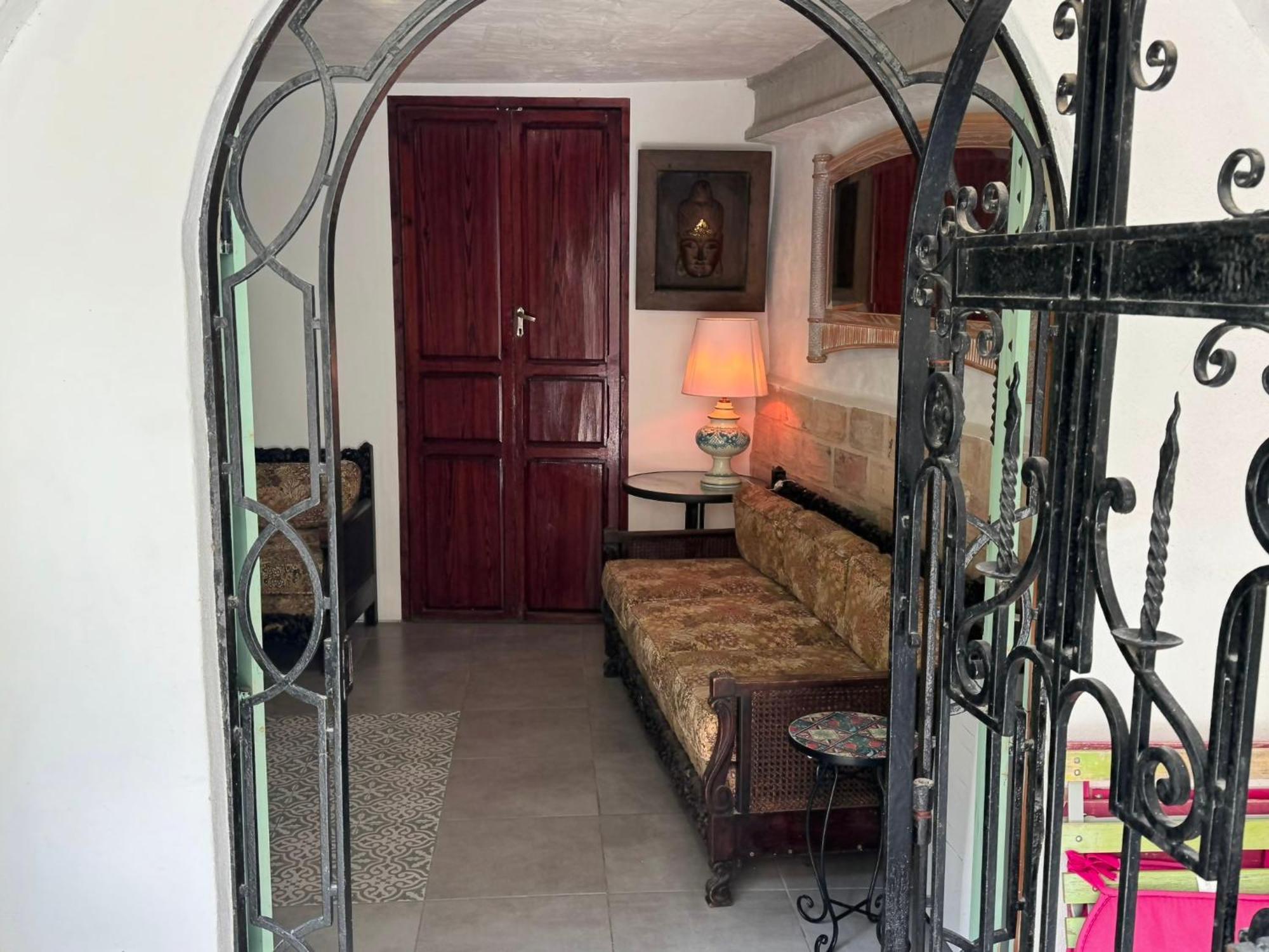 Oliva Courtyard Guesthouse Экстерьер фото